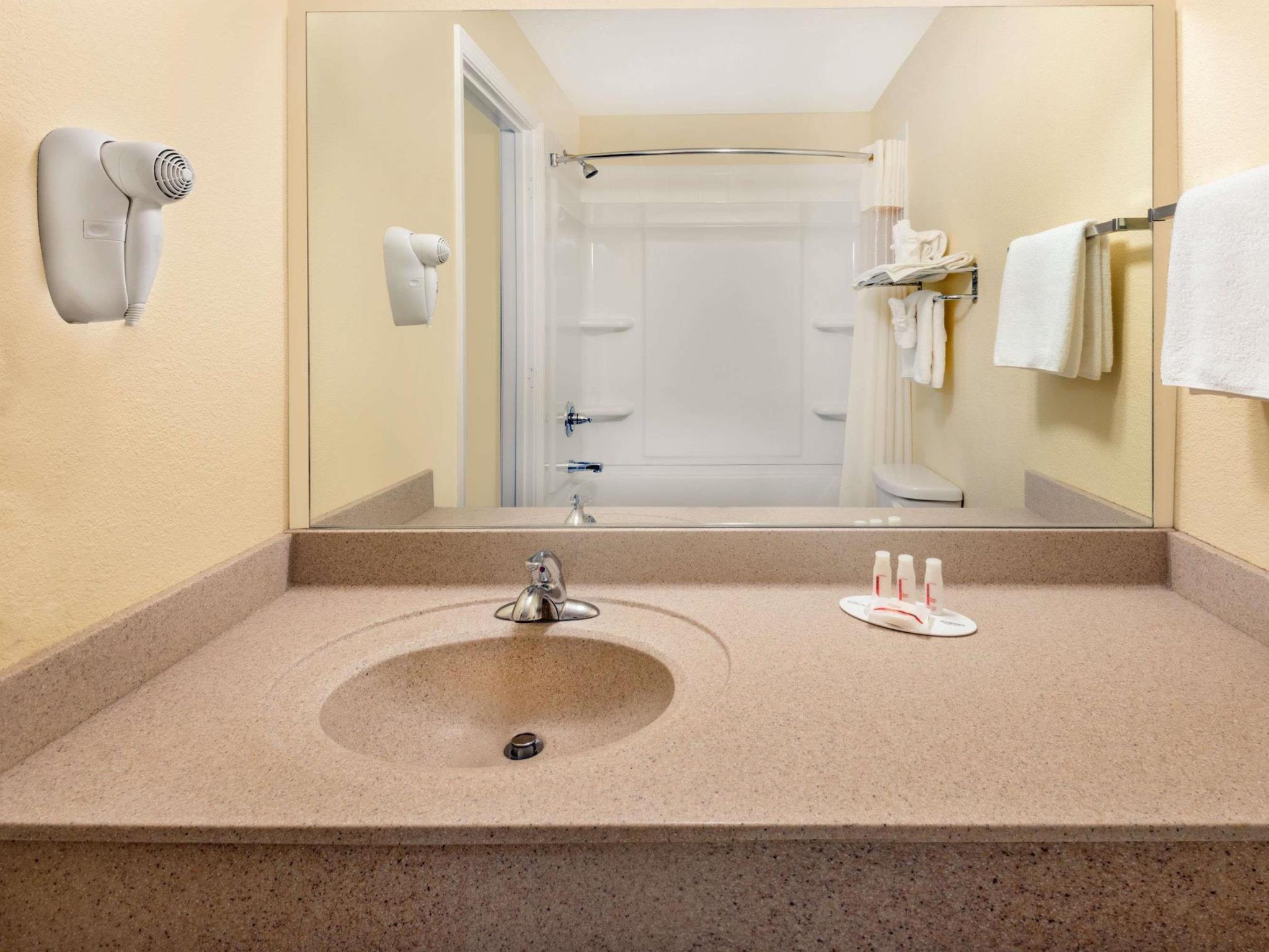 Super 8 By Wyndham Des Moines Ξενοδοχείο Εξωτερικό φωτογραφία