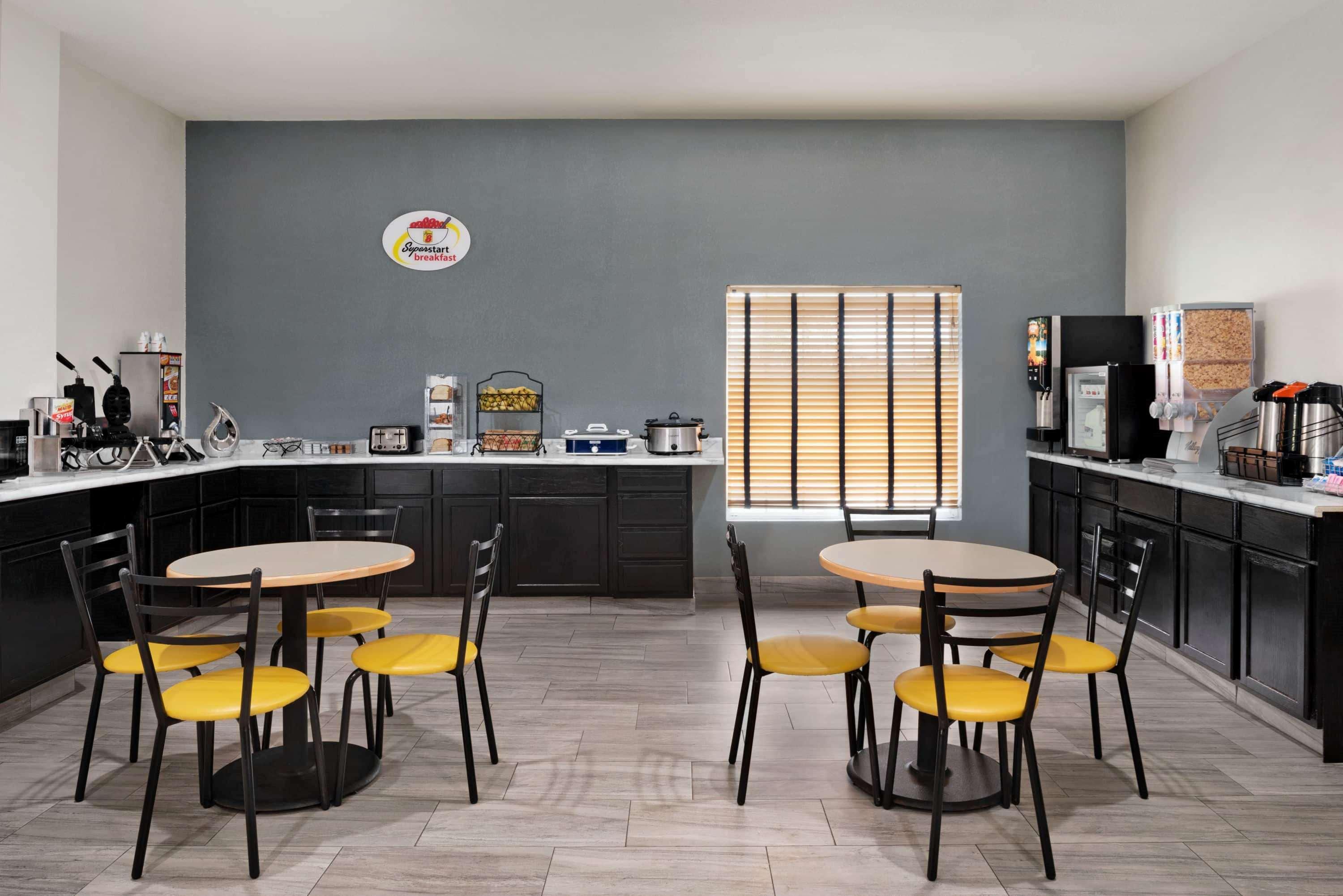 Super 8 By Wyndham Des Moines Ξενοδοχείο Εξωτερικό φωτογραφία